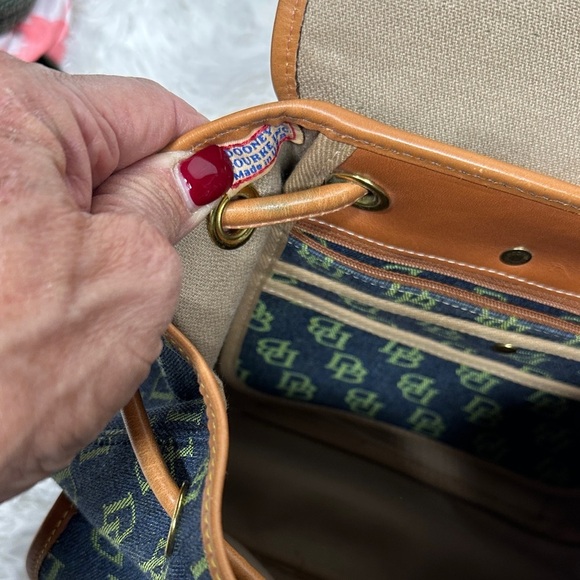 Dooney & Bourke Vintage Navy and Tan Signature Backpack Excellent Condition - Picture 9 of 16